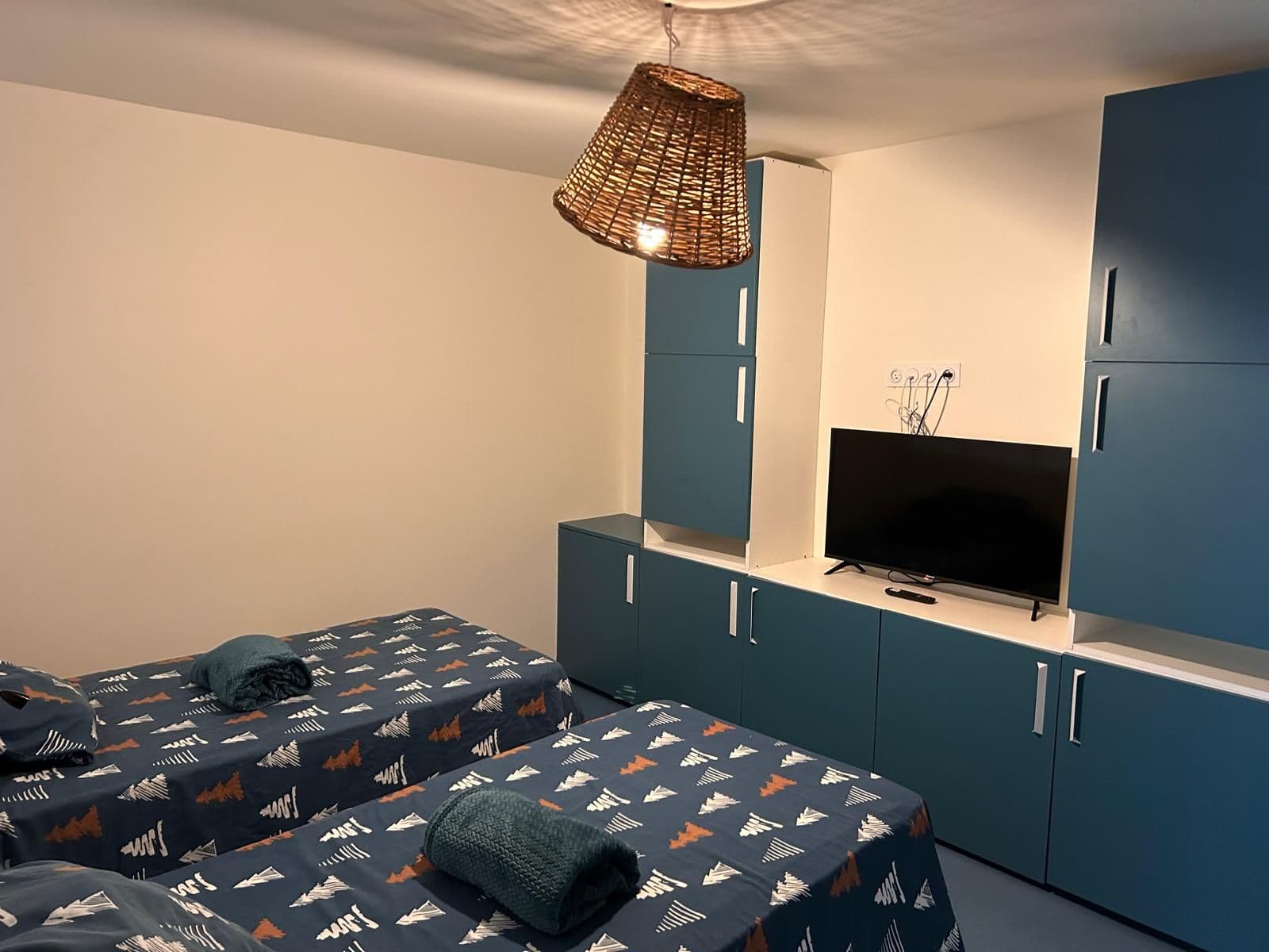 La chambre 2 avec deux lits simples